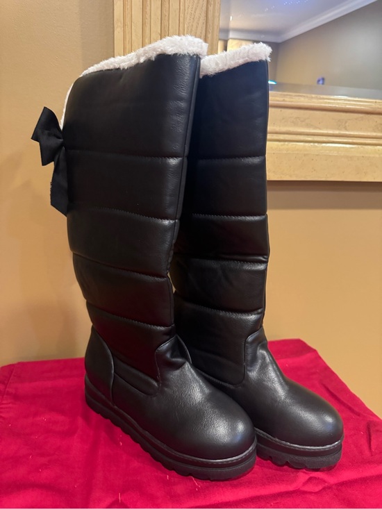 Shoes - Women's Black Faux-Fur Lined Winter Boots